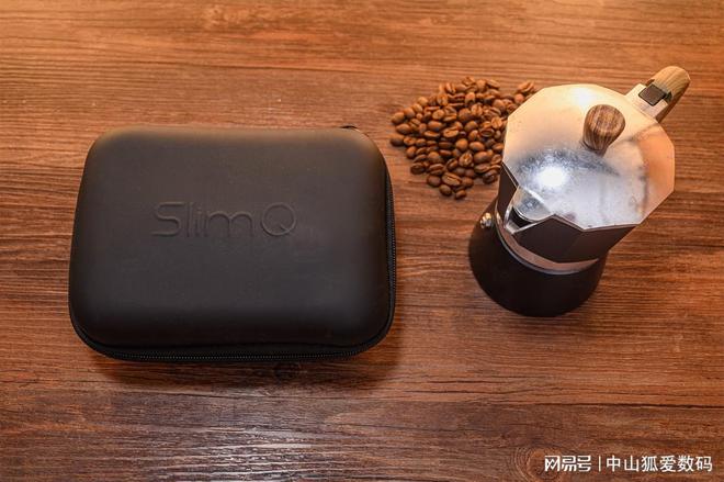 手SlimQ F330氮化镓充电器不朽情缘商拍、出差、桌面收纳好帮(图2)