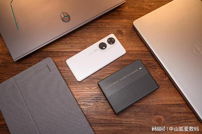 手SlimQ F330氮化镓充电器不朽情缘商拍、出差、桌面收纳好帮(图4)