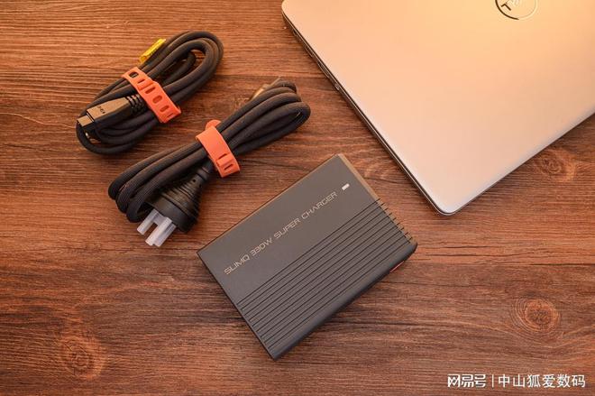 手SlimQ F330氮化镓充电器不朽情缘商拍、出差、桌面收纳好帮(图14)