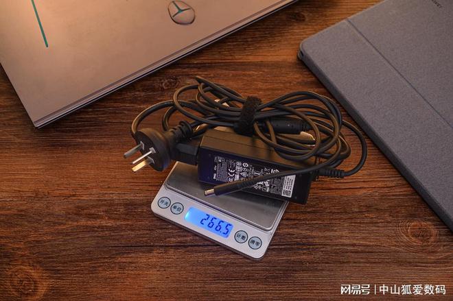 手SlimQ F330氮化镓充电器不朽情缘商拍、出差、桌面收纳好帮(图17)